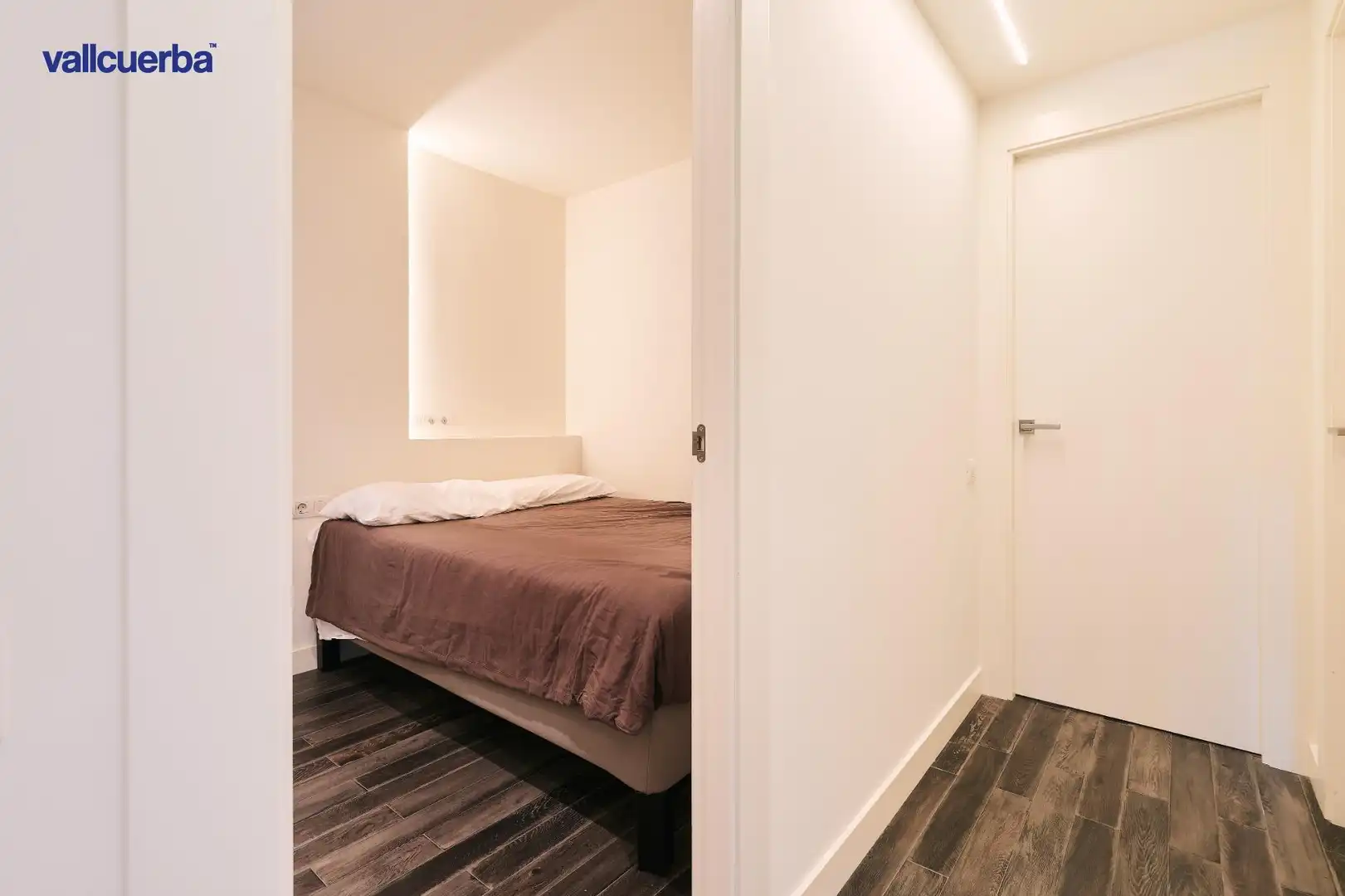 Bedroom of Flat for sale in Barcelona  with Air Conditioner, Heating and Balcony
