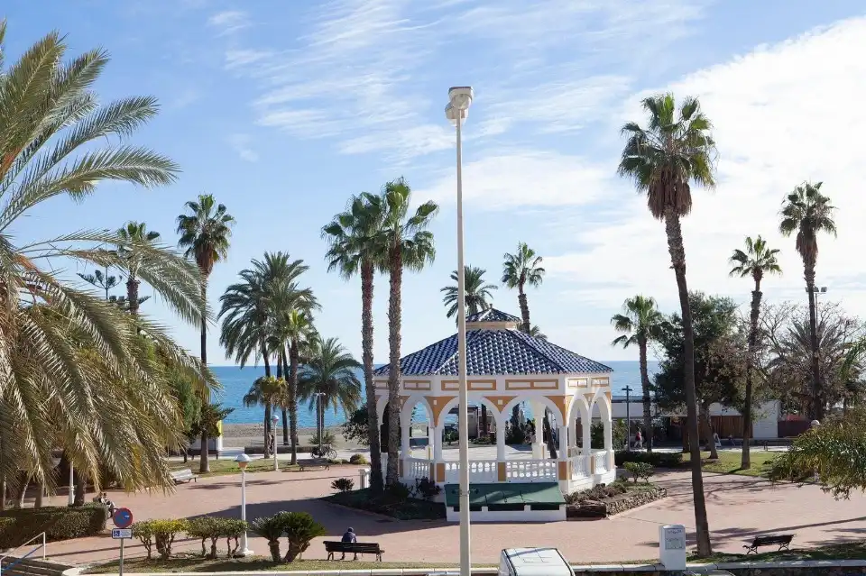 Vista exterior de Apartamento en venta en Vélez-Málaga con Calefacción, Terraza y Amueblado
