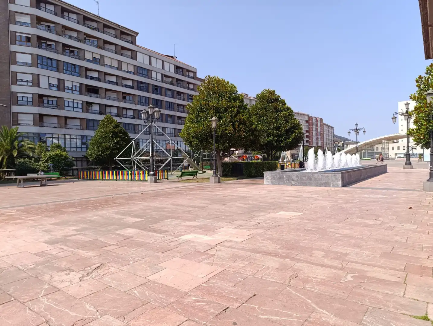 Vista exterior de Pis en venda en Oviedo  amb Calefacció