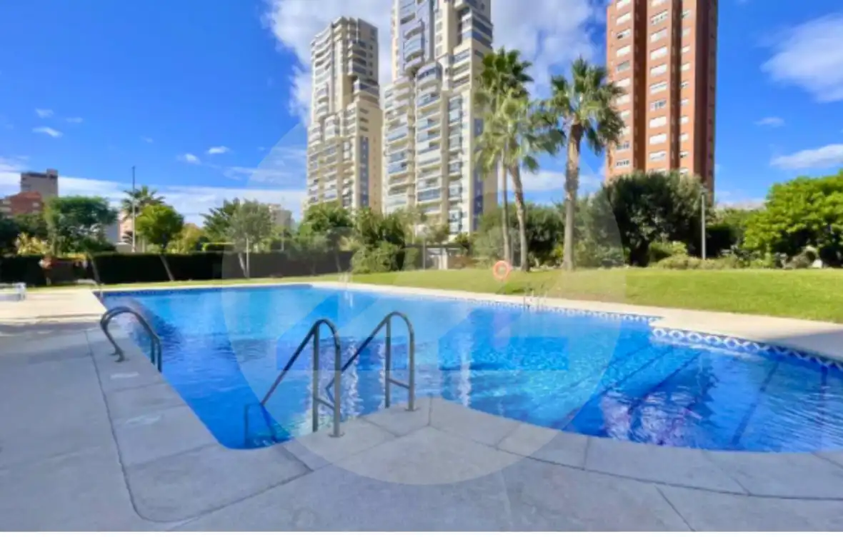 Piscina de Apartament de lloguer en Benidorm amb Aire condicionat, Terrassa i Piscina