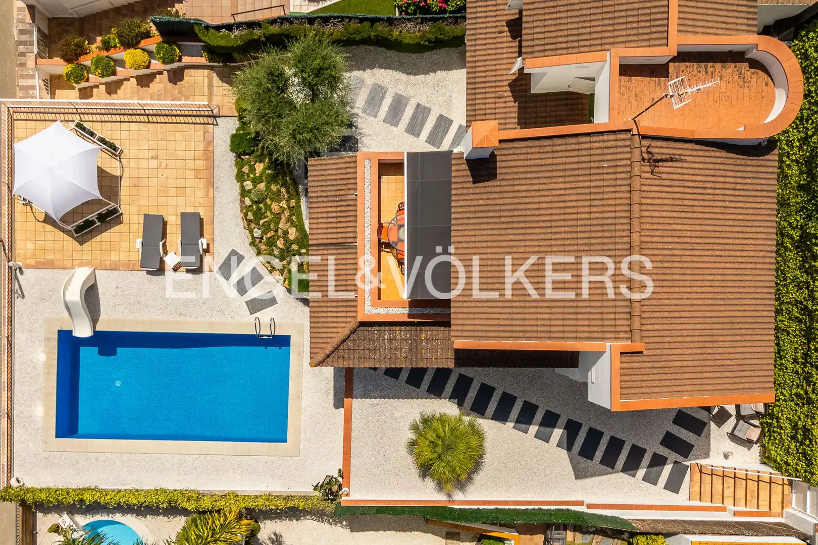 Vista exterior de Casa adosada en venda en Sant Pol de Mar amb Calefacció, Jardí privat i Traster