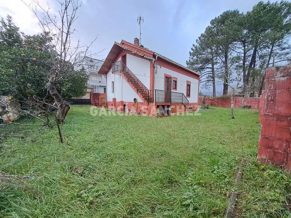 Casa o xalet en venda en Boiro amb Jardí privat i Traster