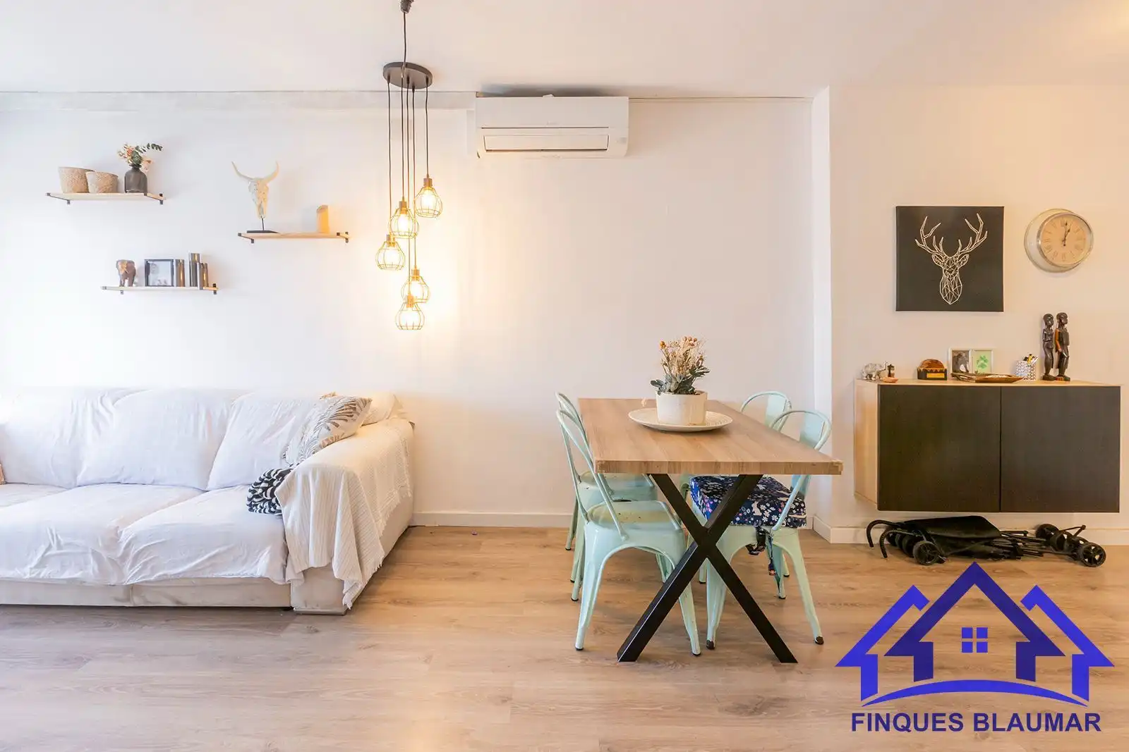 Living room of Flat for sale in Arenys de Mar  with Air Conditioner, Heating and Terrace