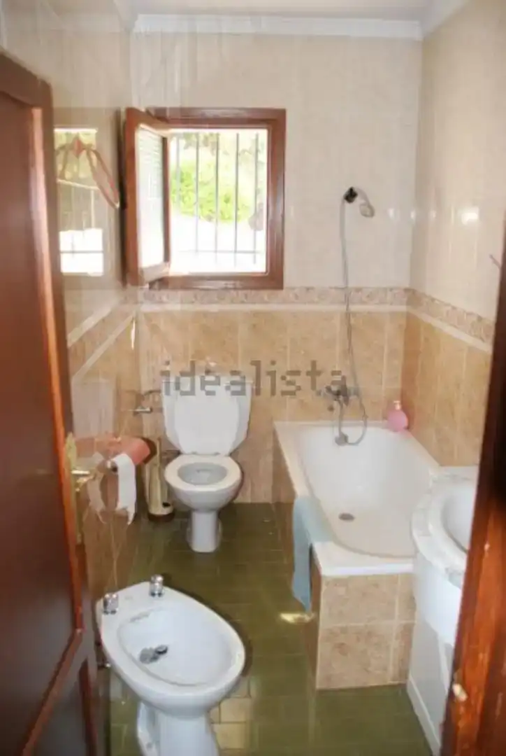 Baño de Dúplex en venta en La Puerta de Segura con Trastero, Horno y Microondas