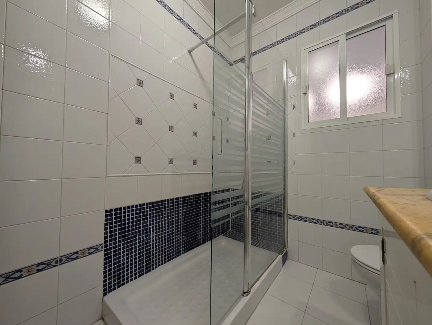 Baño de Piso en venta en Huelva con Aire acondicionado