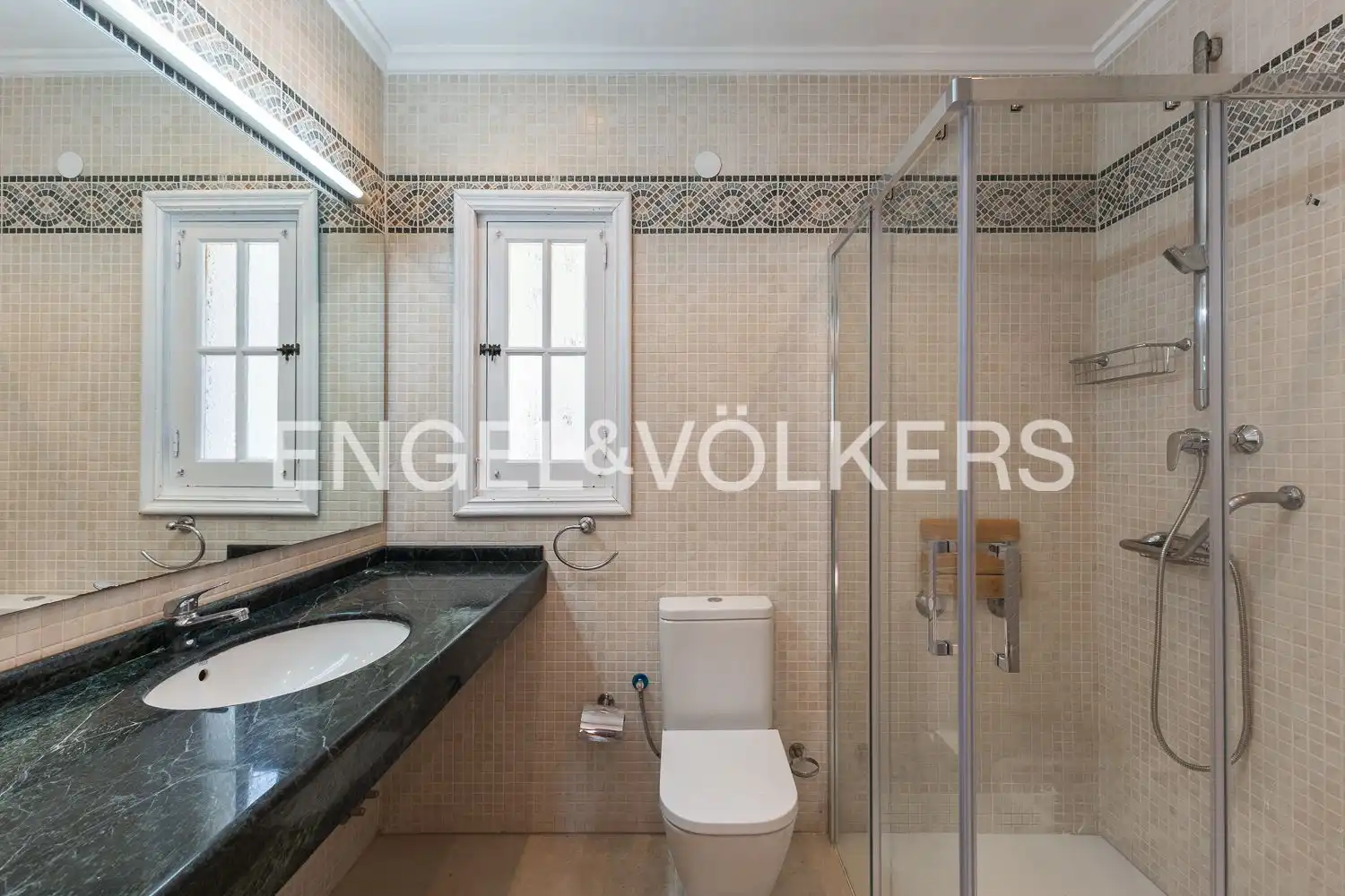 Baño de Casa o chalet de alquiler en Paterna con Aire acondicionado, Calefacción y Jardín privado