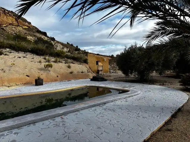 Schwimmbecken von Country house zum Verkauf in Aledo mit Klimaanlage, Privatgarten und Schwimmbad