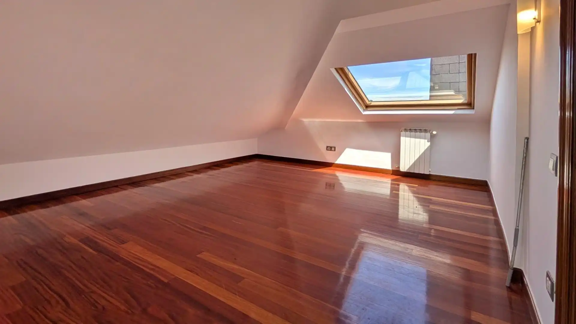 Dúplex en venta en El Astillero   con Calefacción, Terraza y Trastero