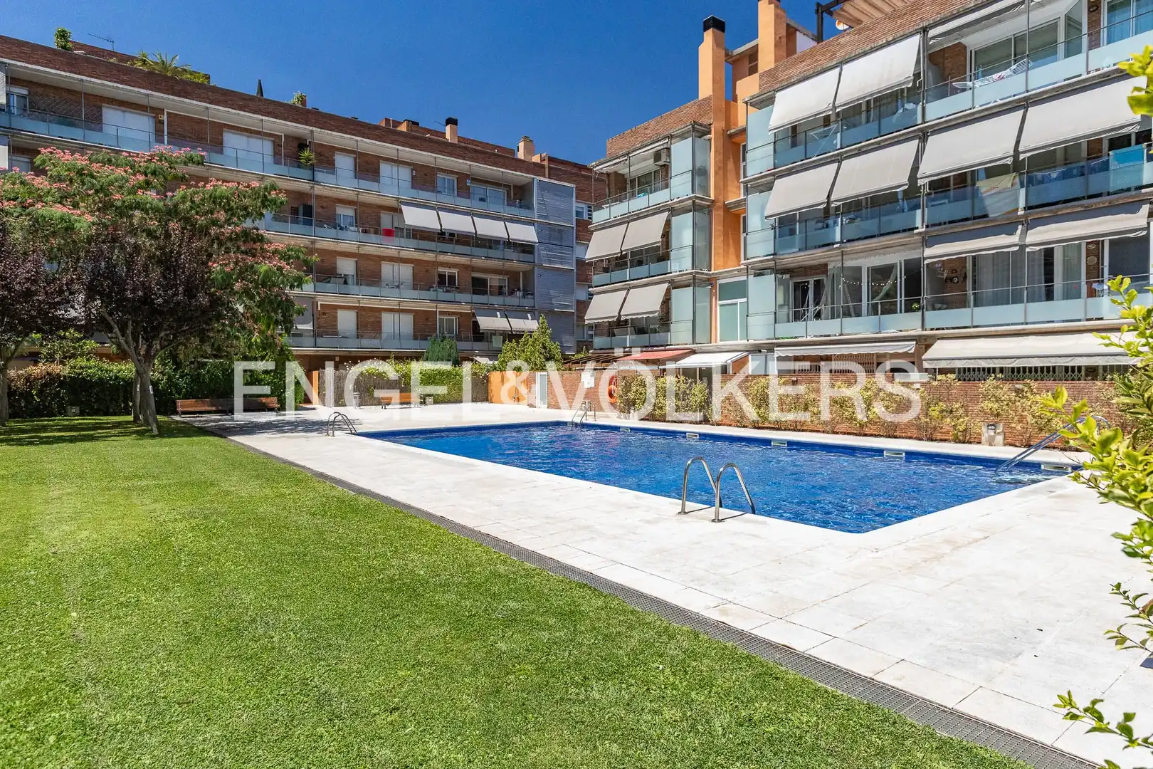 Swimming pool of Attic for sale in Sant Cugat del Vallès  with Heating, Parquet flooring and Swimming Pool