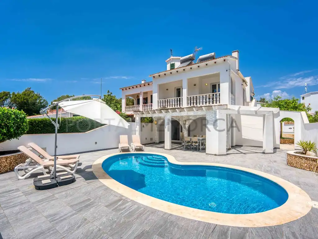 Vista exterior de Casa o xalet en venda en Ciutadella de Menorca amb Aire condicionat, Jardí privat i Terrassa