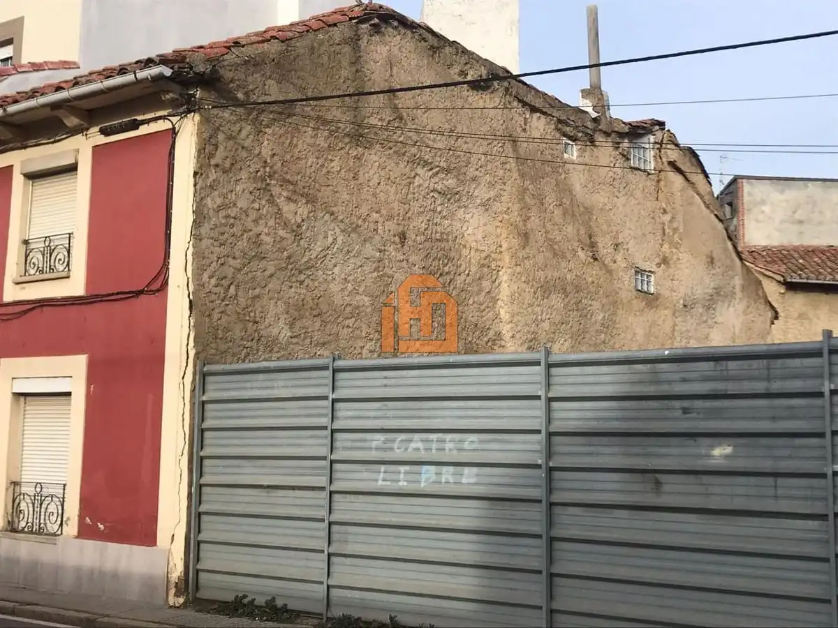 Vista exterior de Casa o chalet en venta en León Capital 