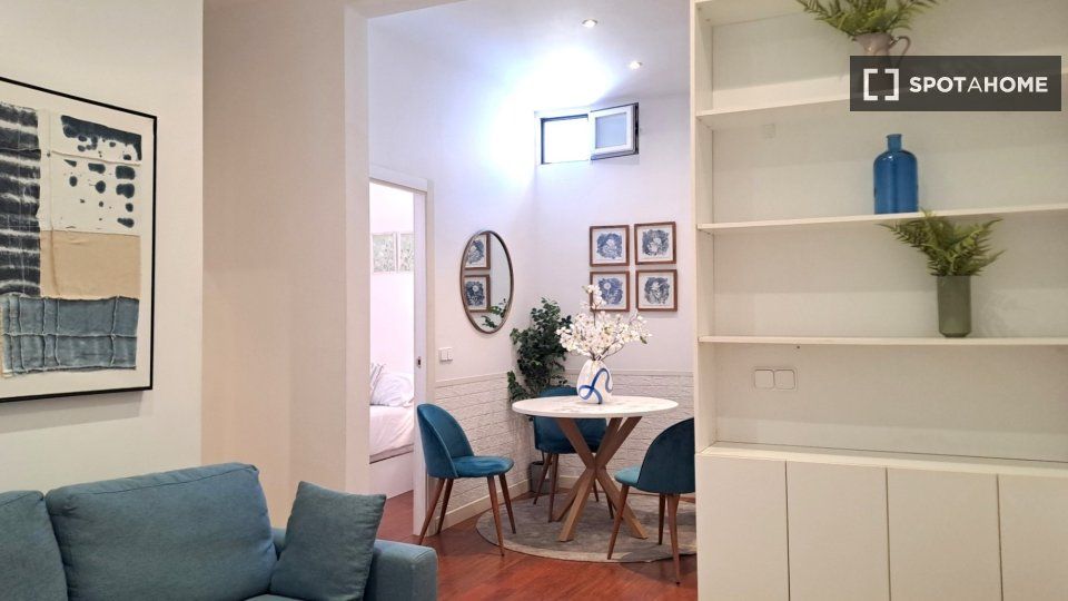 Living room of Flat to rent in  Madrid Capital  with Air Conditioner, Heating and Furnished
