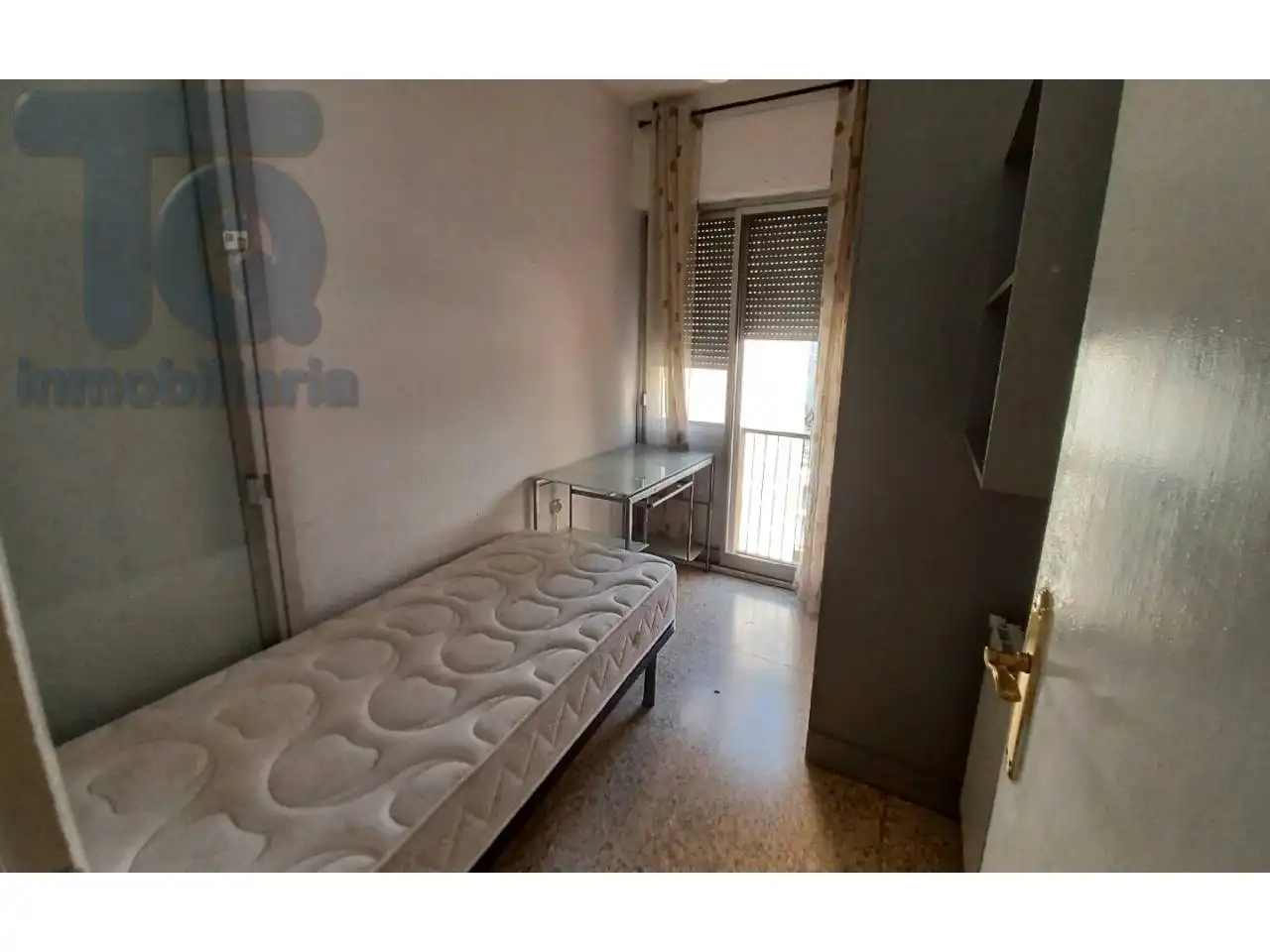 Bedroom of Flat for sale in Granada  with Air Conditioner, Heating and Balcony