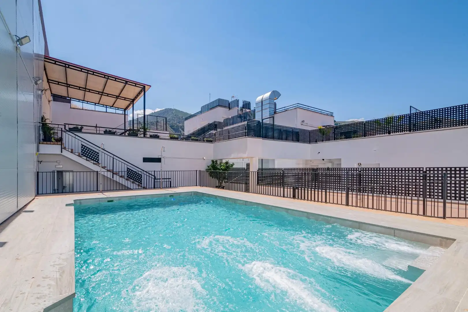 Piscina de Pis en venda en Pinos Genil amb Aire condicionat, Calefacció i Balcó