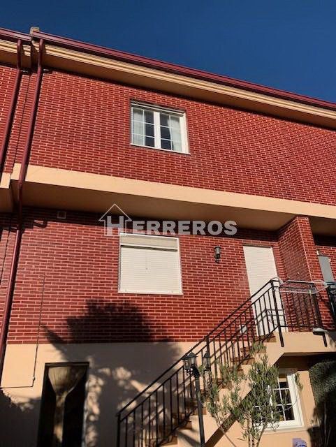 Casa adosada en venda a Uruñuela