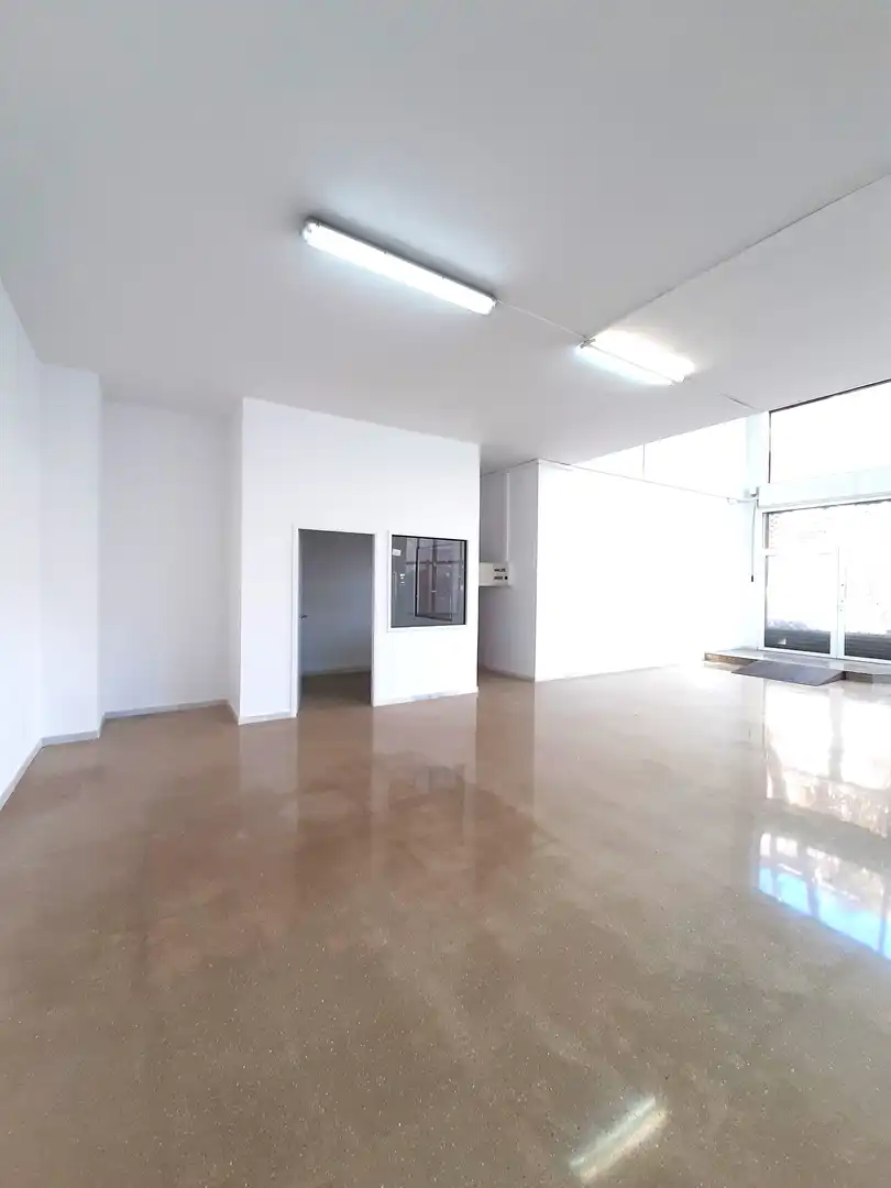 Local de lloguer en Cornellà de Llobregat