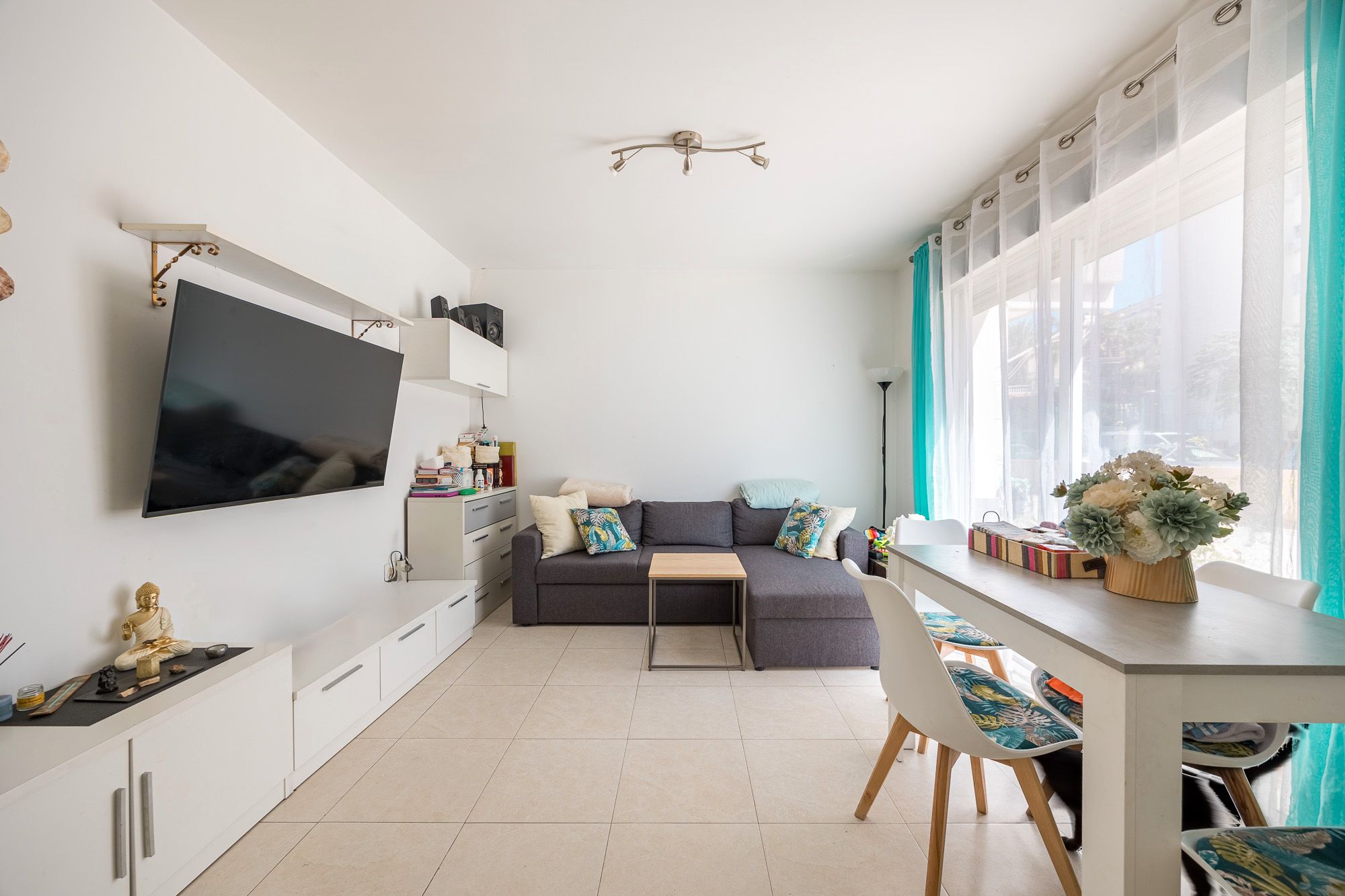 Living room of Flat for sale in Benidorm  with Swimming Pool, Furnished and Community pool
