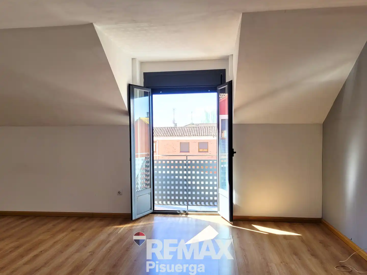 Schlafzimmer von Wohnung zum Verkauf in Santovenia de Pisuerga mit Heizung, Abstellraum und Balkon