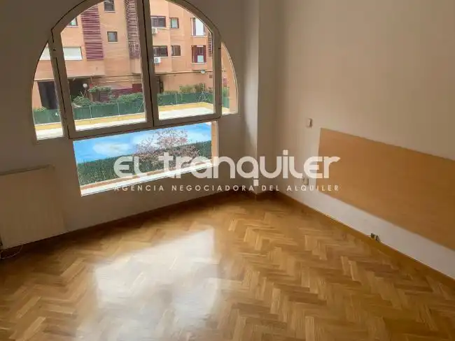 Bedroom of Flat for sale in Madrid  with Parquet flooring and Swimming Pool