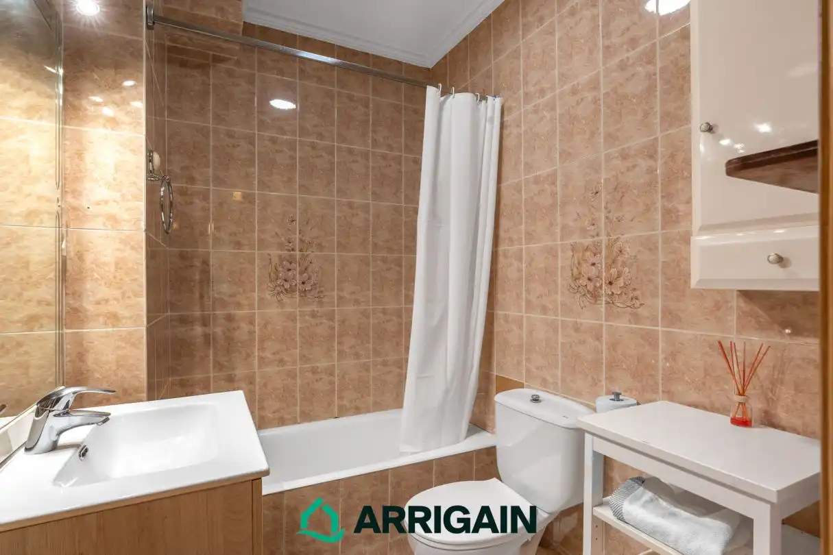 Badezimmer von Wohnung zum Verkauf in Donostia - San Sebastián  mit Heizung, Privatgarten und Balkon