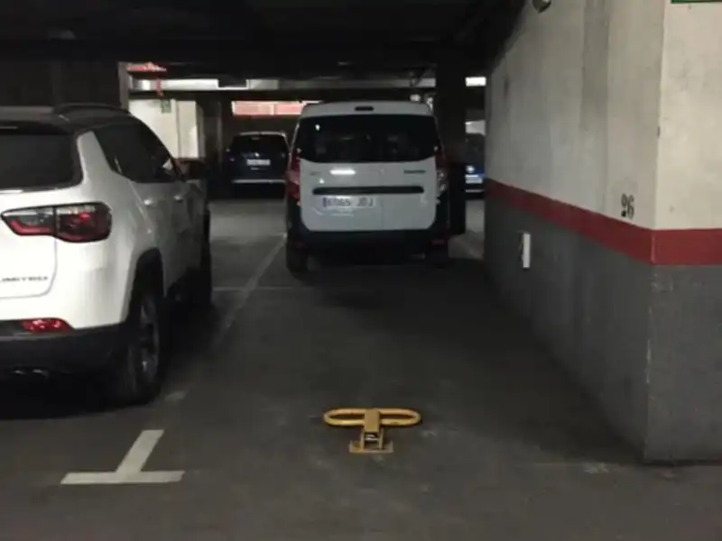 Parkplatz von Garage zur Miete in Madrid mit Alarm