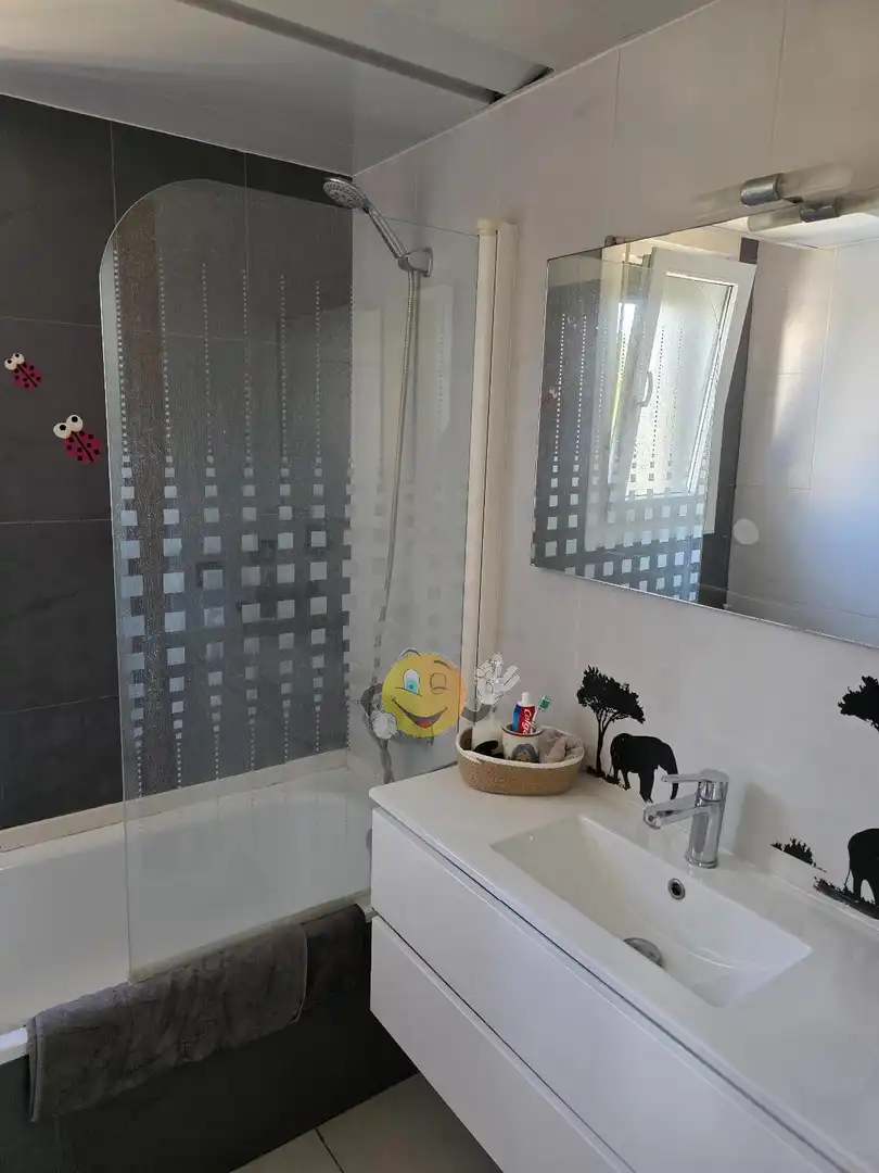 Badezimmer von Wohnung zum Verkauf in Calafell mit Klimaanlage, Heizung und Privatgarten