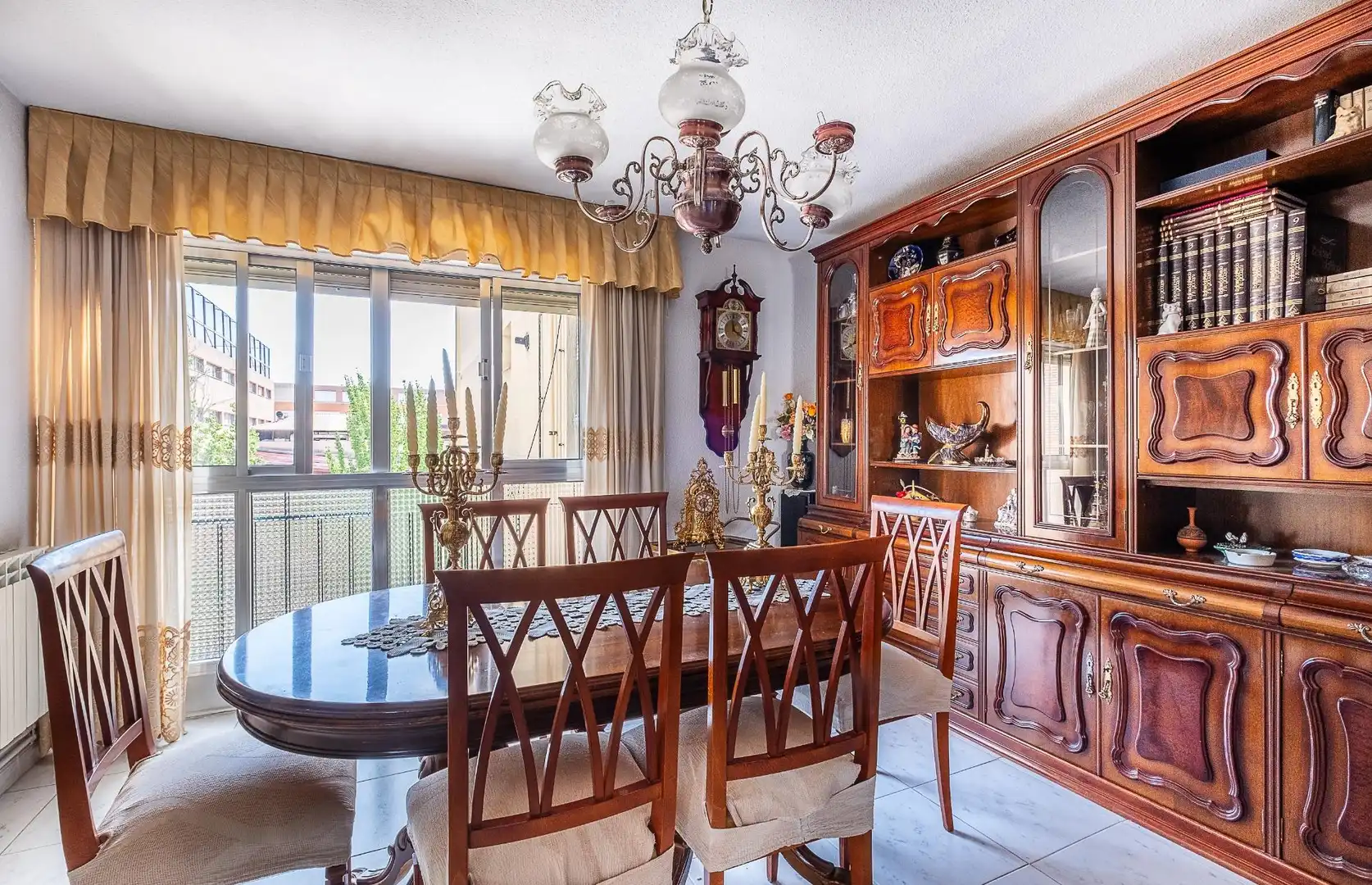 Comedor de Piso en venta en Madrid con Calefacción
