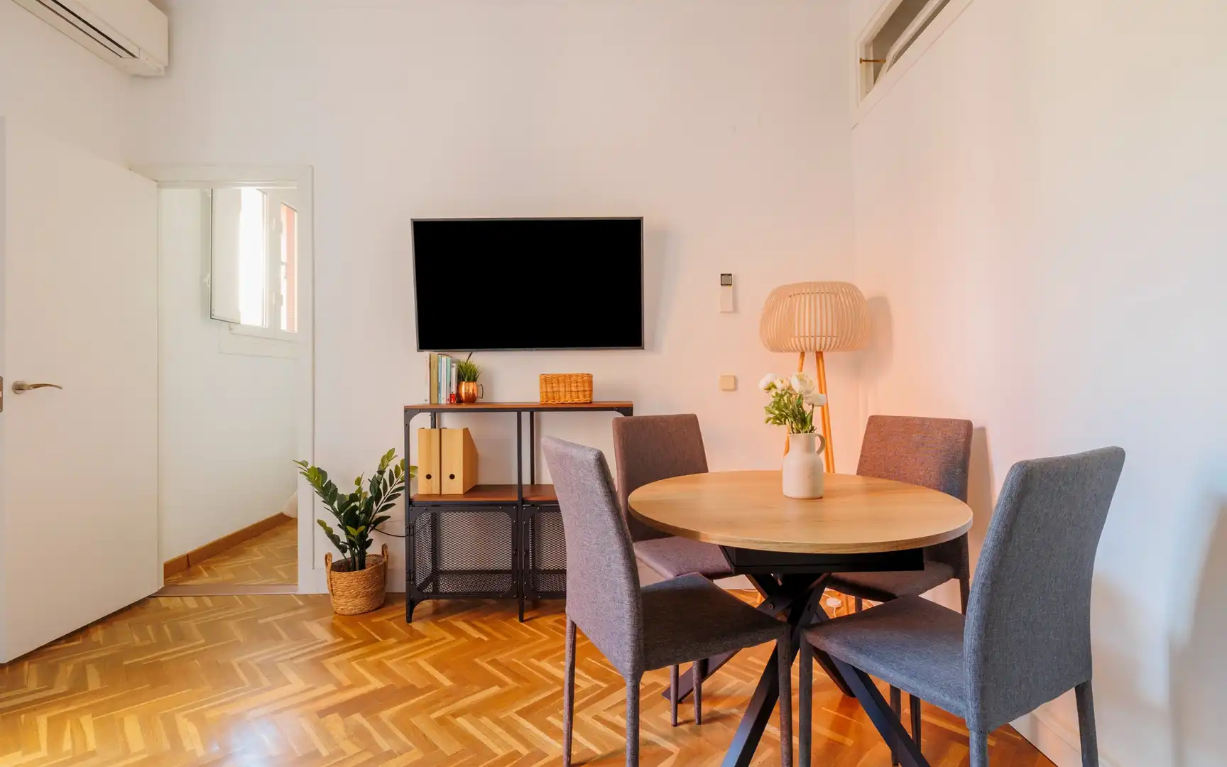 Comedor de Piso de alquiler en Madrid con Aire acondicionado, Calefacción y Amueblado