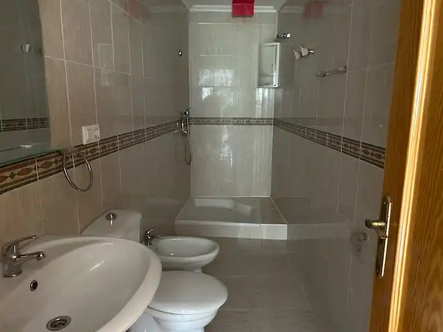 Badezimmer von Wohnung zum Verkauf in Fortuna mit Klimaanlage, Abstellraum und Balkon