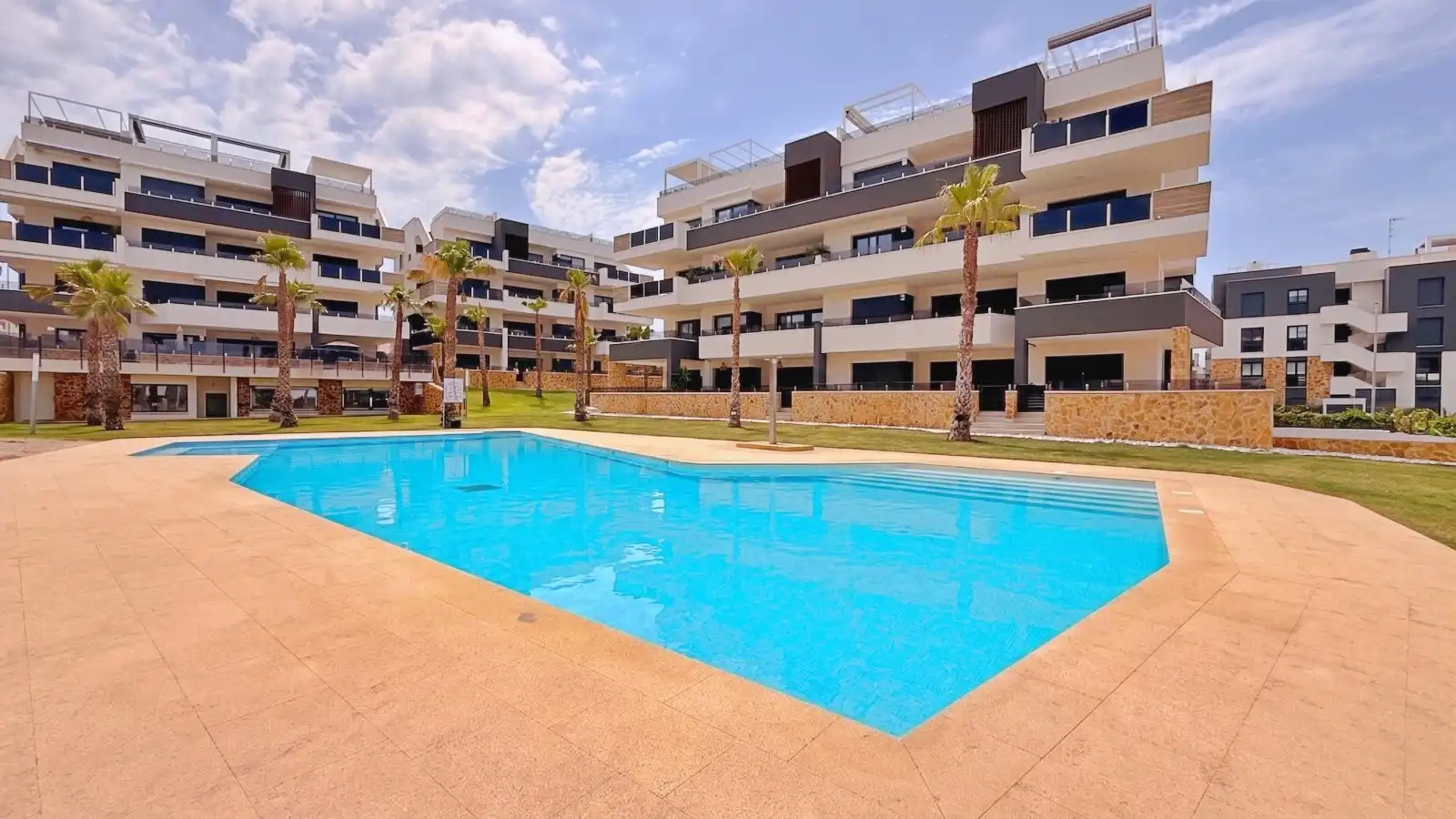 Piscina de Apartament en venda en Orihuela amb Traster i Moblat