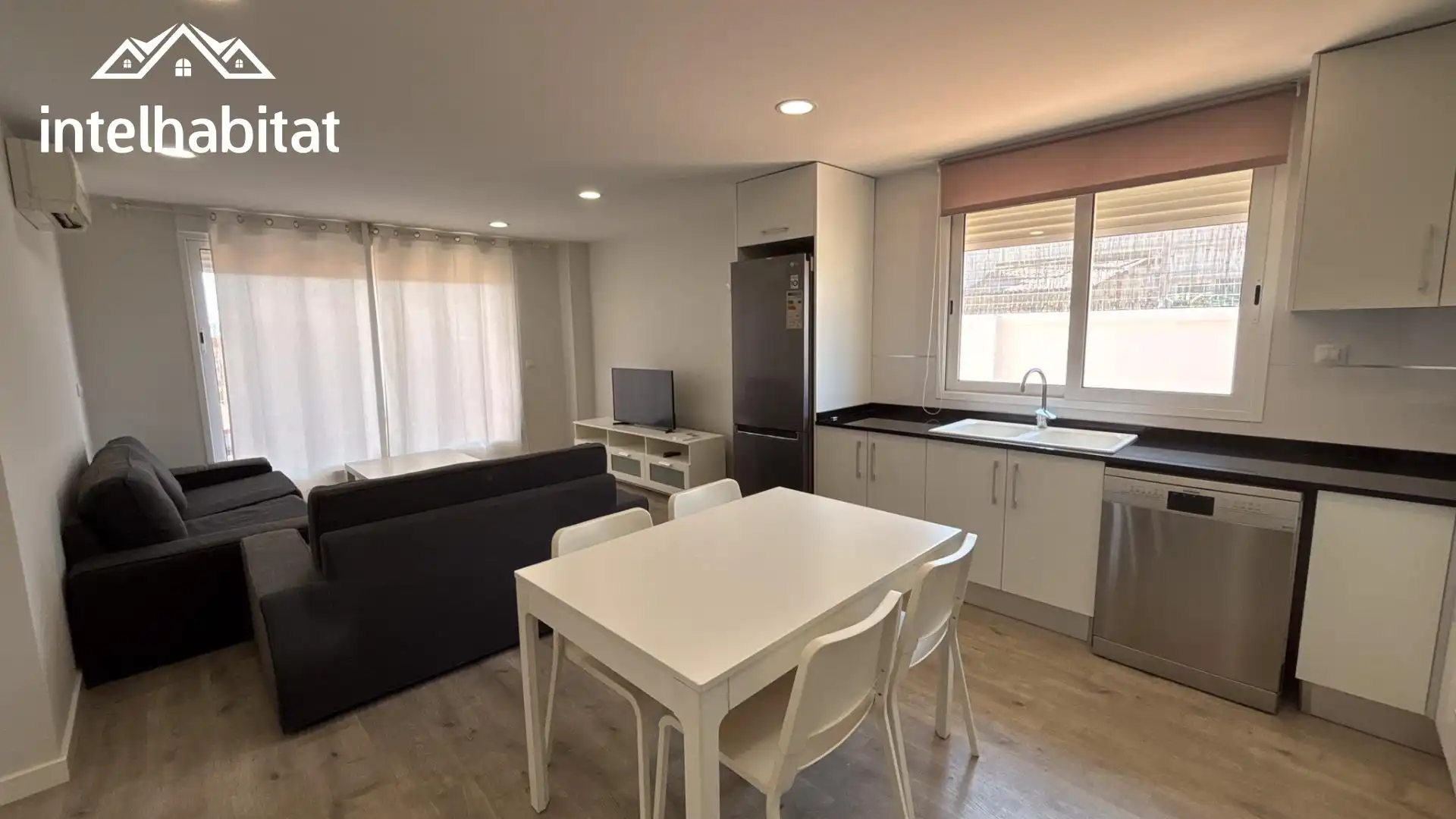 Esszimmer von Dachboden zur Miete in Valencia mit Klimaanlage, Terrasse und Abstellraum