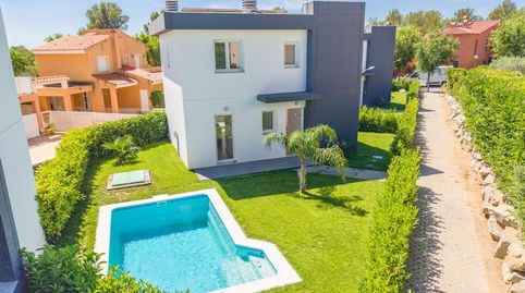 Villas de obra nueva con piscina en Bonmont Golf, acceso directo al campo