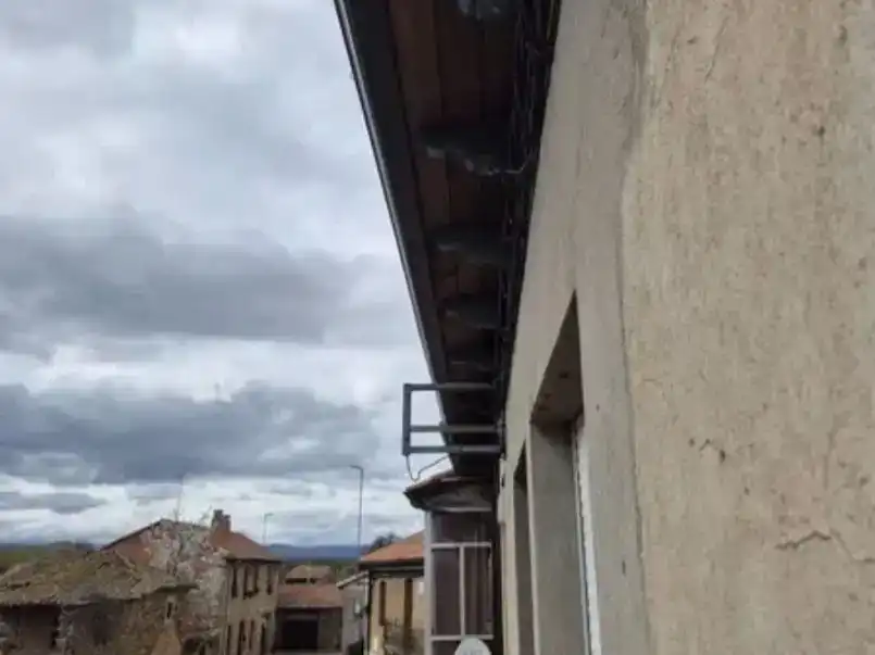 Vista exterior de Casa adosada en venda en Val de San Lorenzo