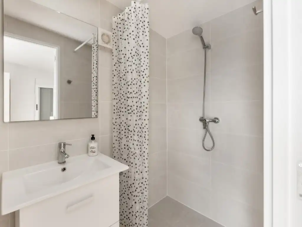 Bathroom of Houses for sale in El Campello  with Air Conditioner, Swimming Pool and Furnished