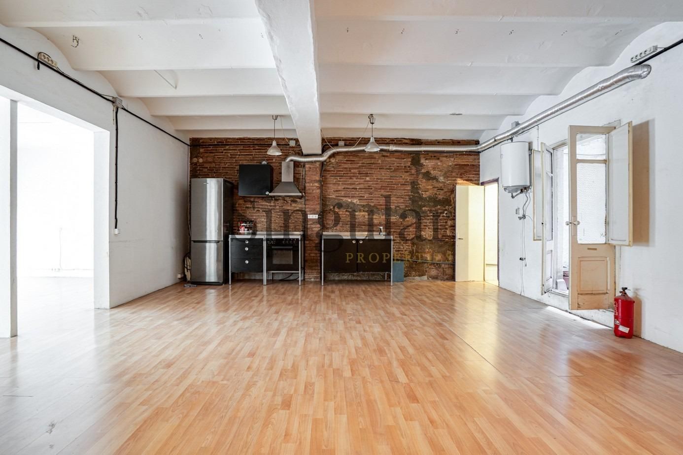 Exterior view of Flat for sale in  Barcelona Capital  with Parquet flooring