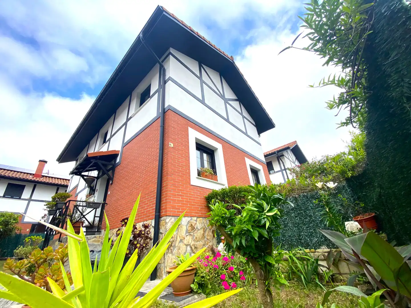 Exterior view of Houses for sale in Castro-Urdiales  with Heating, Private garden and Parquet flooring
