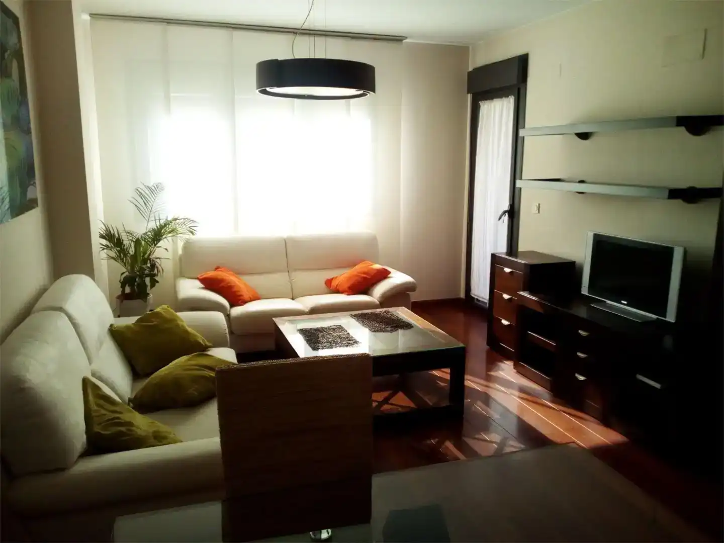 Sala de estar de Piso de alquiler en Granada con Aire acondicionado, Jardín privado y Parquet