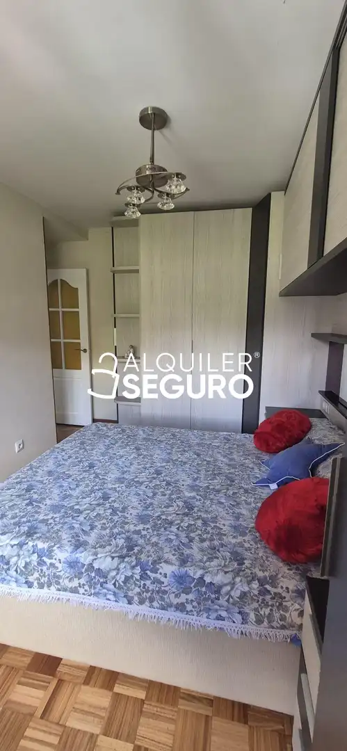 Habitación de Loft de alquiler en Oviedo  con Amueblado