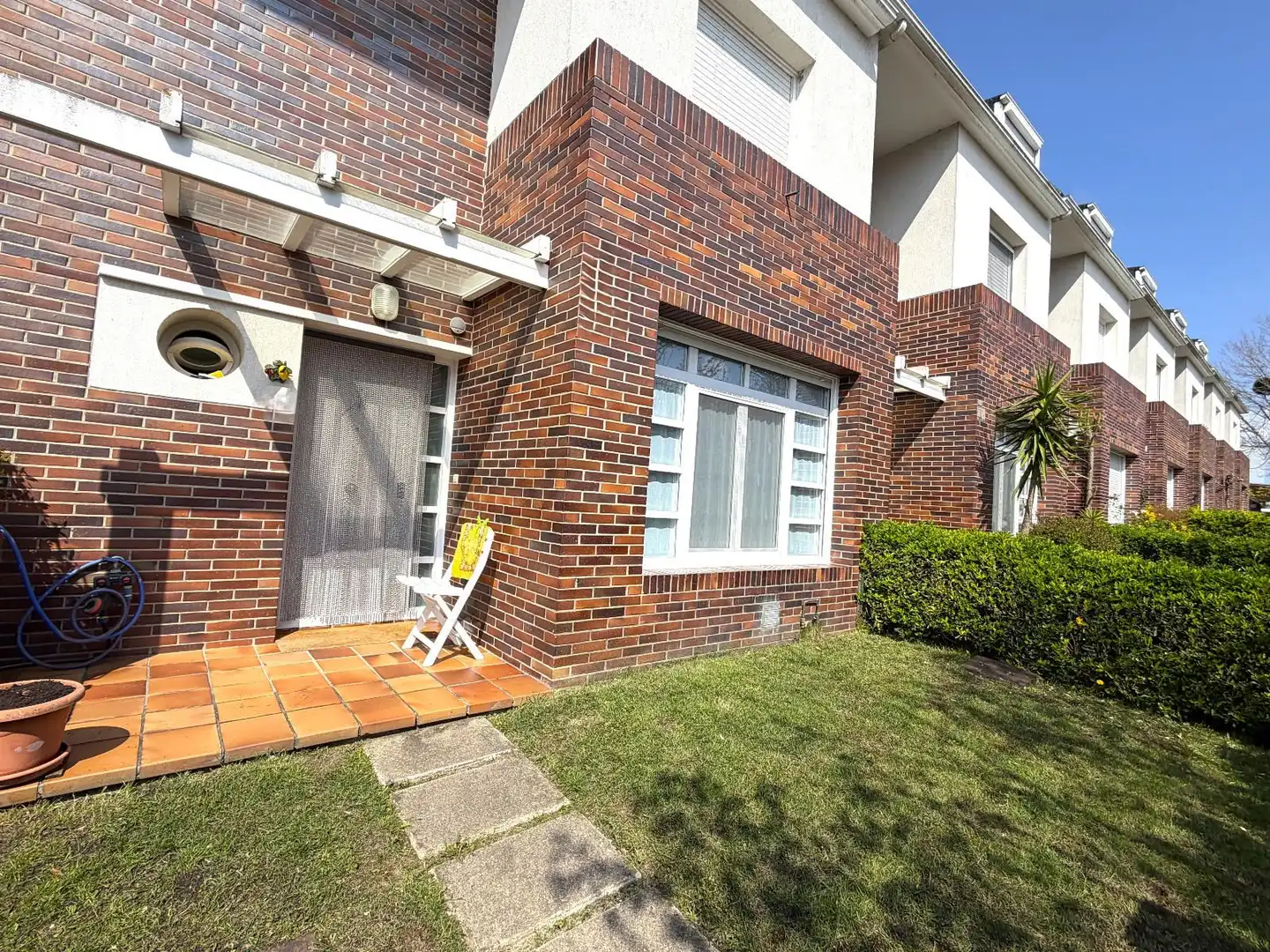 Vista exterior de Casa adosada en venta en Lasarte-Oria con Calefacción, Jardín privado y Parquet