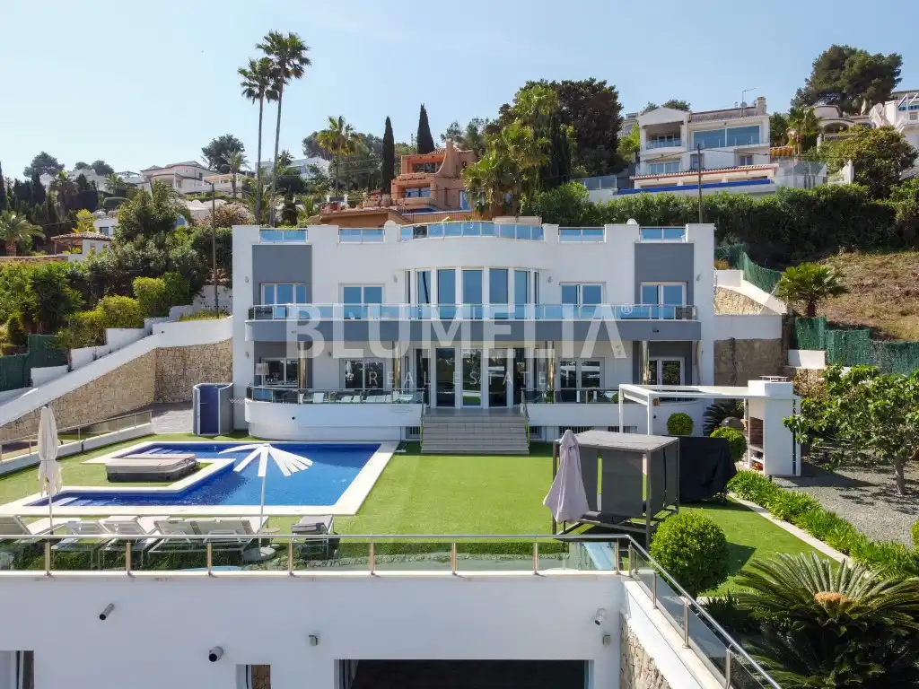 Vista exterior de Casa o xalet en venda en Jávea / Xàbia amb Aire condicionat, Calefacció i Jardí privat