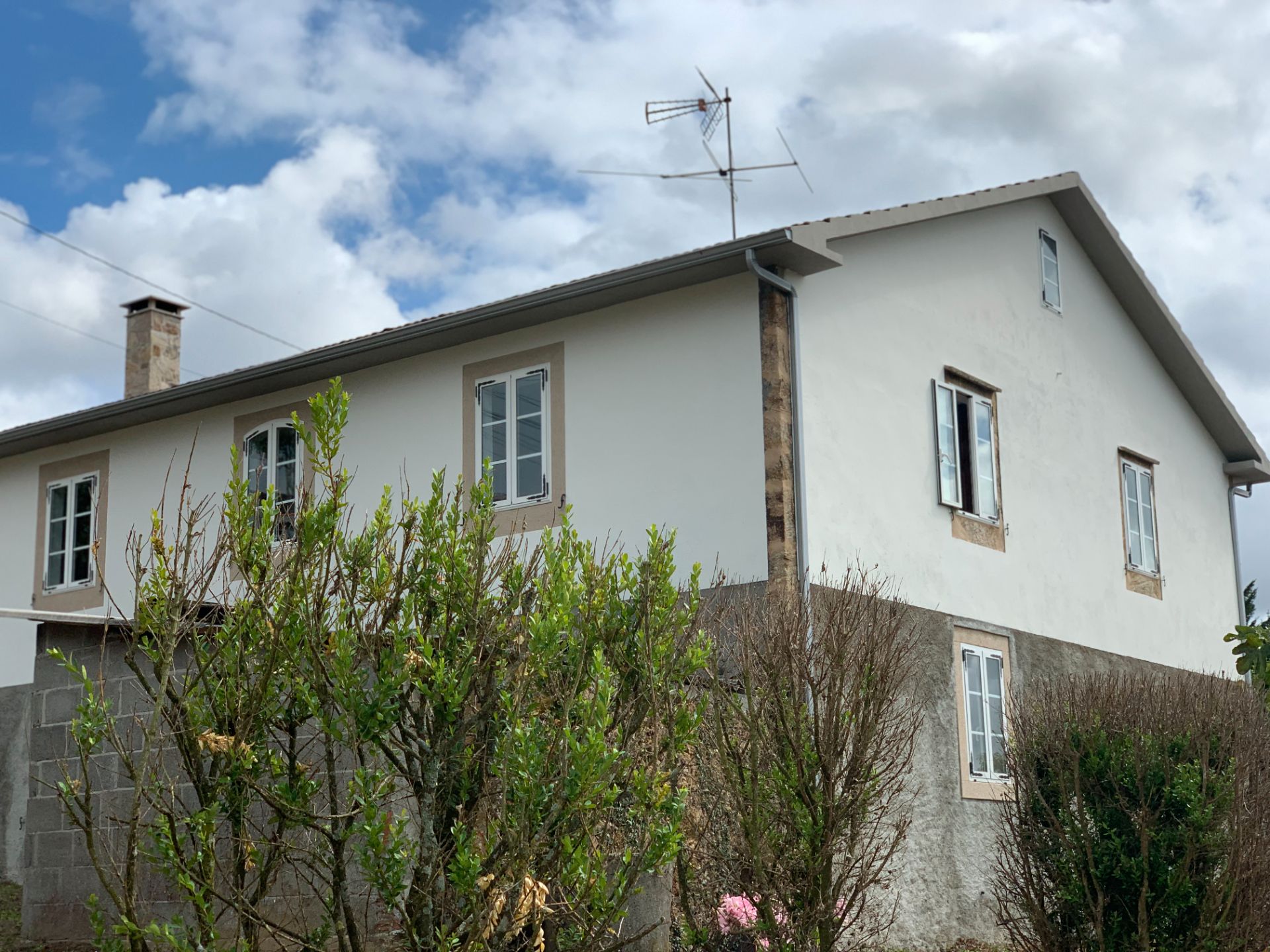 Vista exterior de Casa o xalet en venda en Vedra amb Jardí privat
