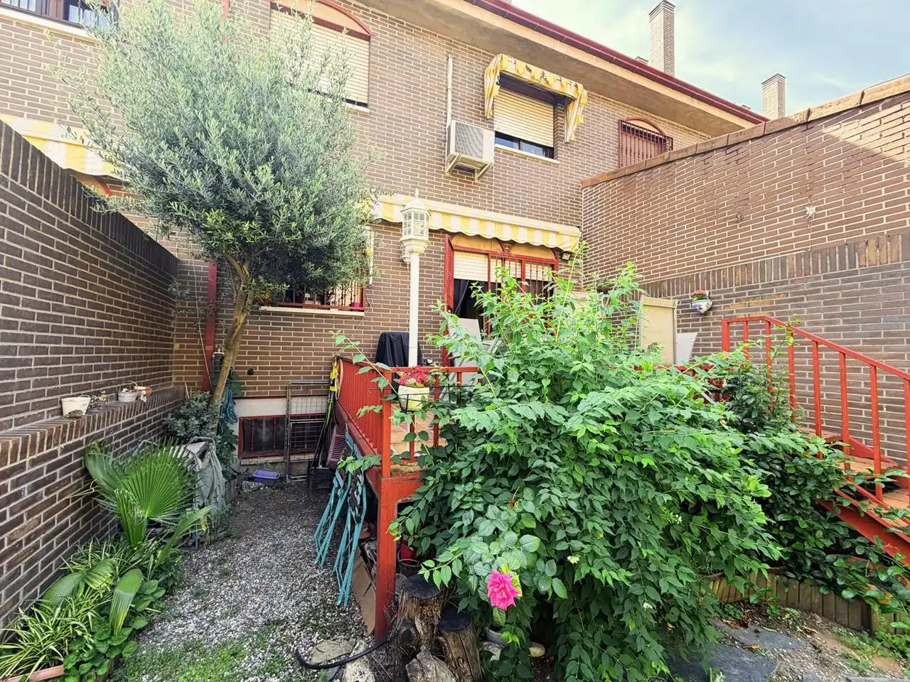 Jardí de Casa adosada en venda en Getafe amb Aire condicionat, Jardí privat i Terrassa