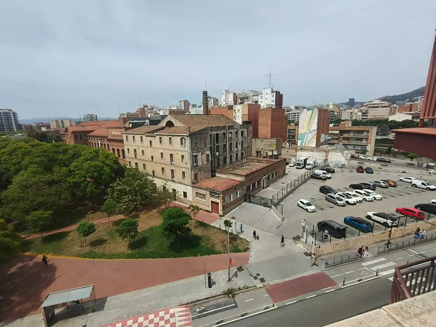 Außenansicht von Maisonette zum Verkauf in L'Hospitalet de Llobregat mit Klimaanlage, Heizung und Parkett