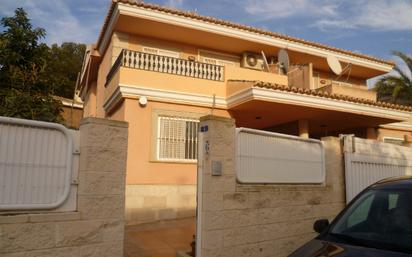 Vista exterior de Casa o xalet en venda en Benidorm amb Aire condicionat, Terrassa i Piscina