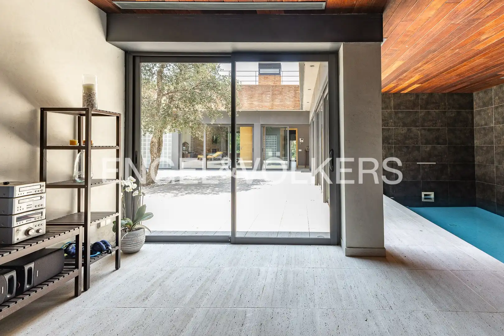 Terrassa de Casa adosada en venda en Sant Cugat del Vallès amb Calefacció, Jardí privat i Parquet