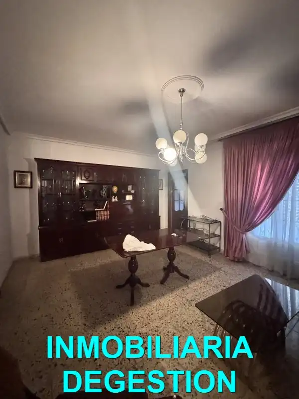 Menjador de Casa o xalet en venda en Linares amb Aire condicionat, Jardí privat i Terrassa