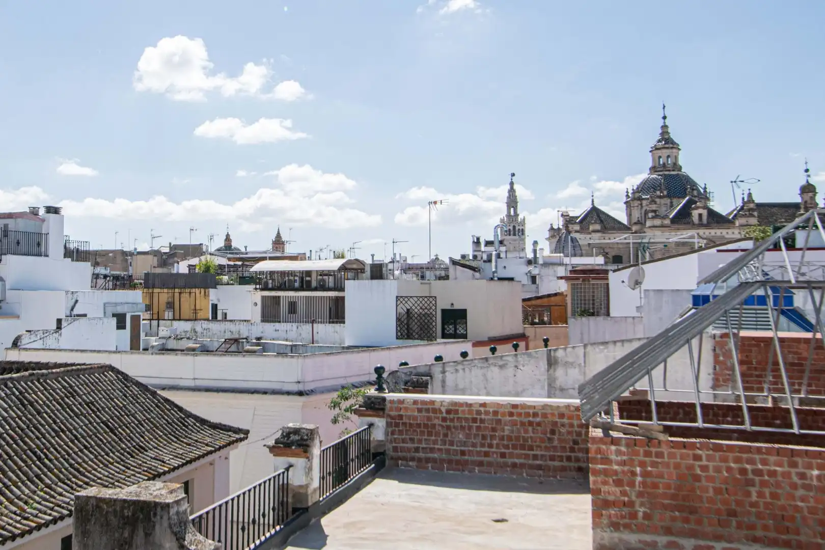 Vista exterior de Piso en venta en Sevilla con Aire acondicionado, Calefacción y Balcón