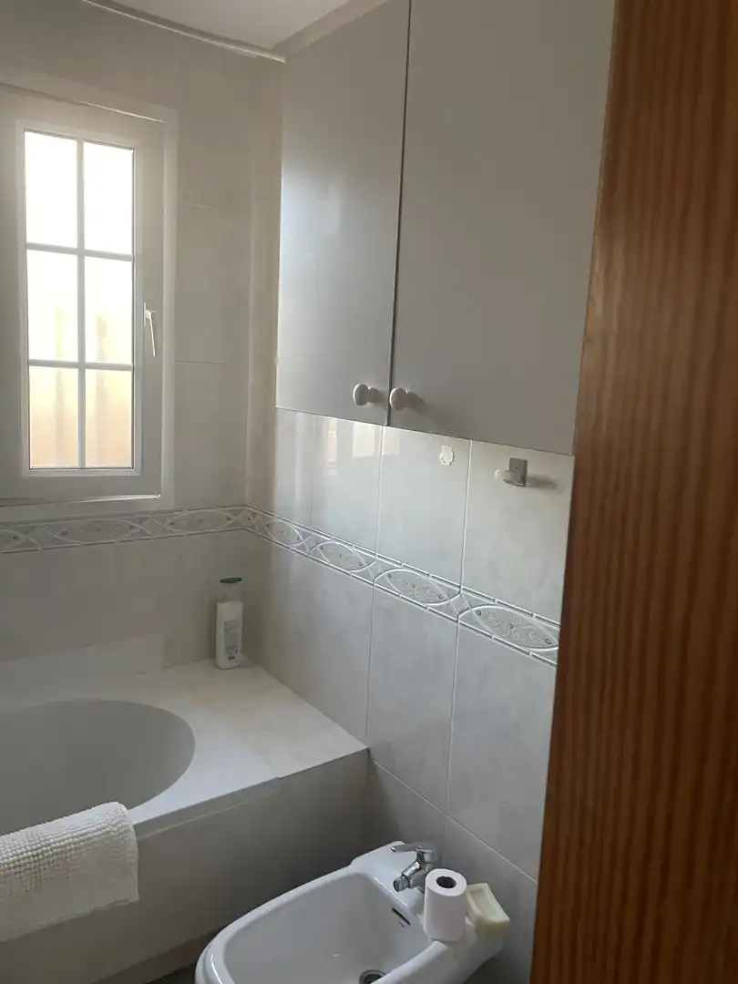 Bany de Pis per a compartir en Almería amb Aire condicionat, Terrassa i Piscina