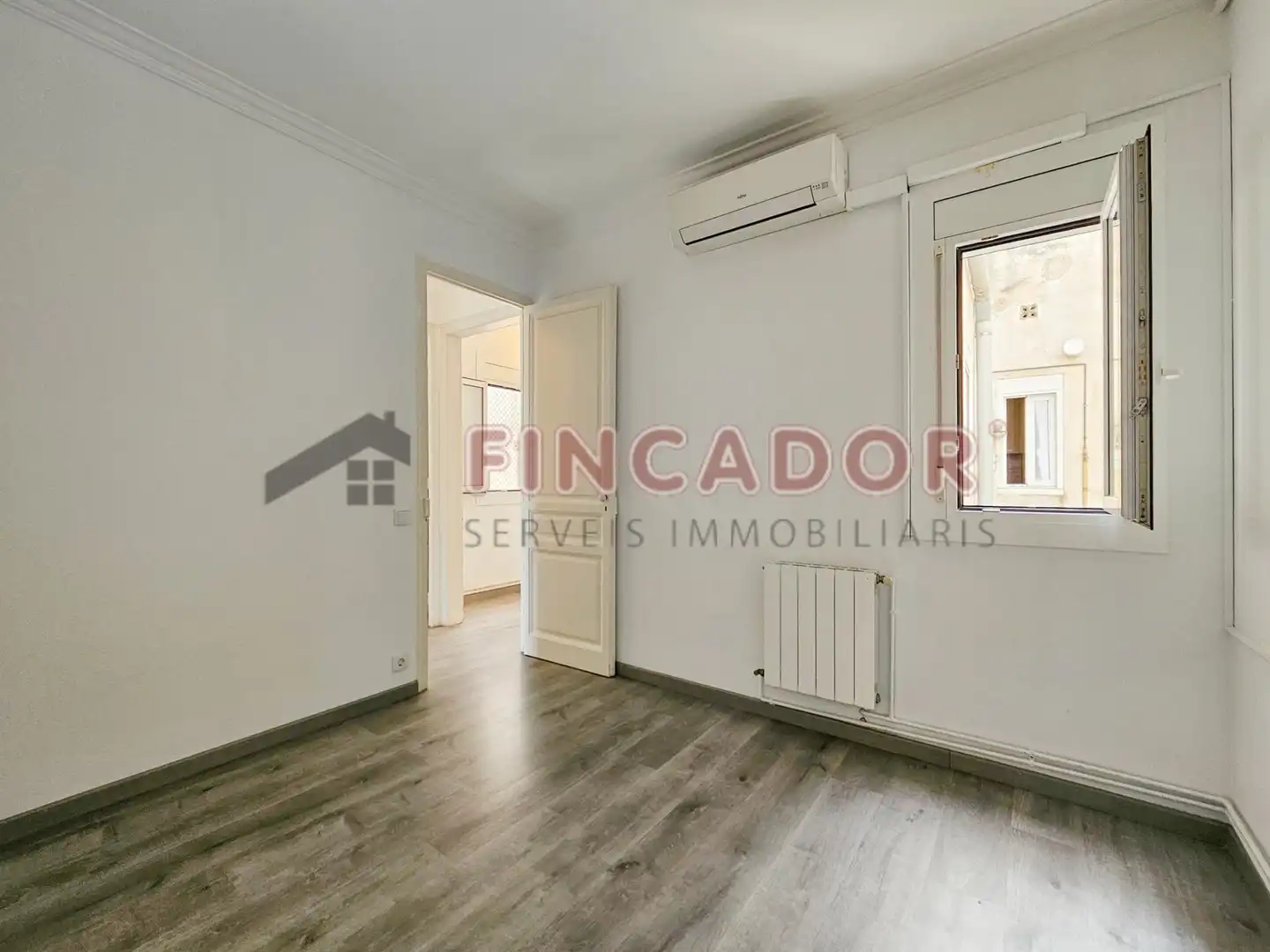 Bedroom of Flat for sale in Barcelona  with Air Conditioner, Heating and Parquet flooring