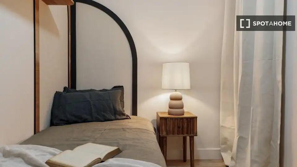 Bedroom of Apartments for share in Barcelona  with Air Conditioner, Terrace and Furnished